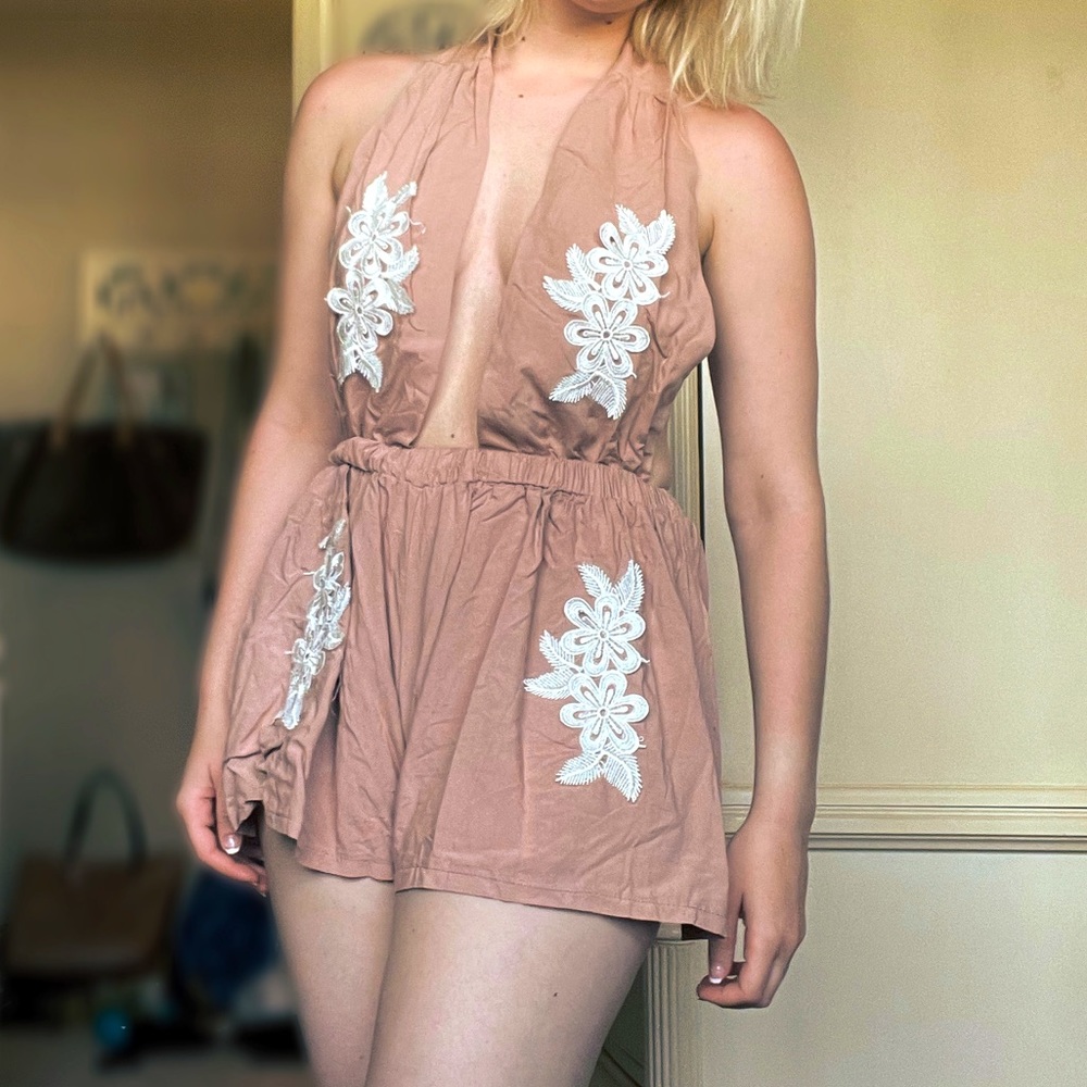 🦩NWT Zaful brown halter romper